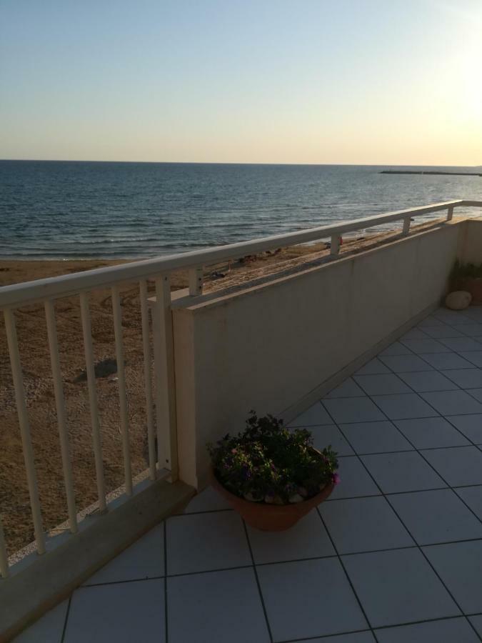 ドンナルカタTerrazzo Sul Mareアパートメント エクステリア 写真